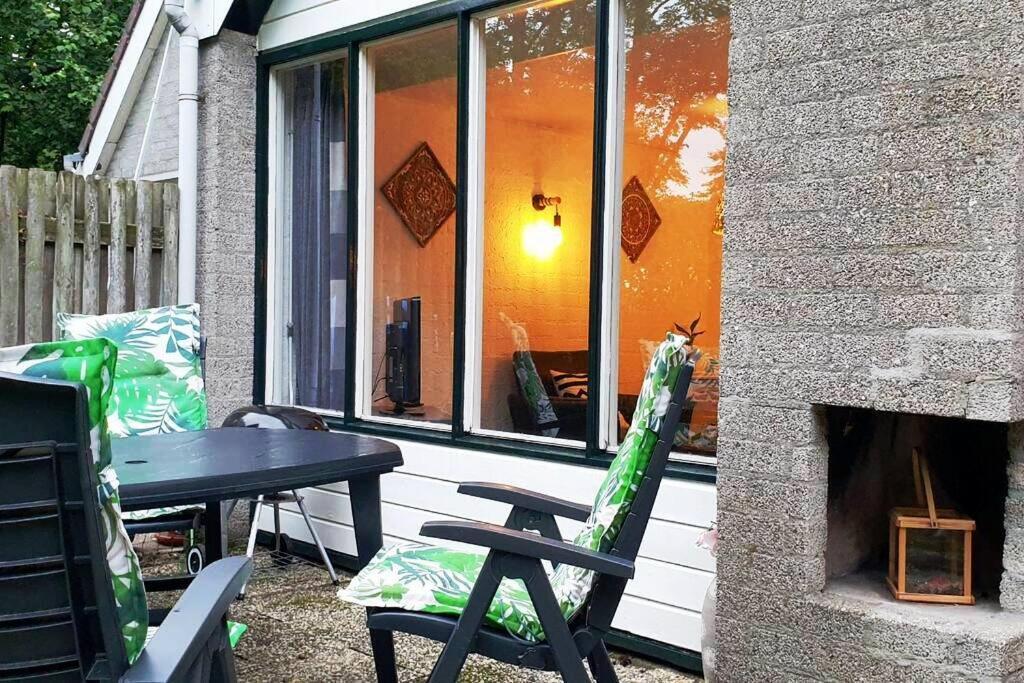 Ervaar Vredige Rust In Deze Charmante Knusse Bungalow Posterholt Eksteriør billede